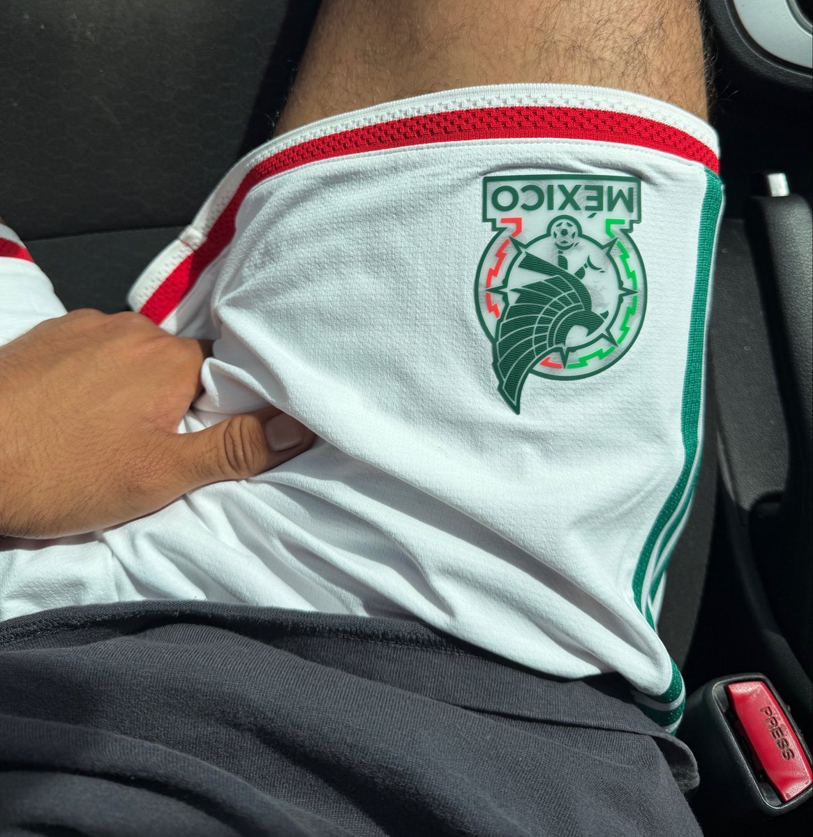 svntsimo's tweet photo. soccer shorts are by far the comfiest type of shorts https://t.co/9bbFUuXESN