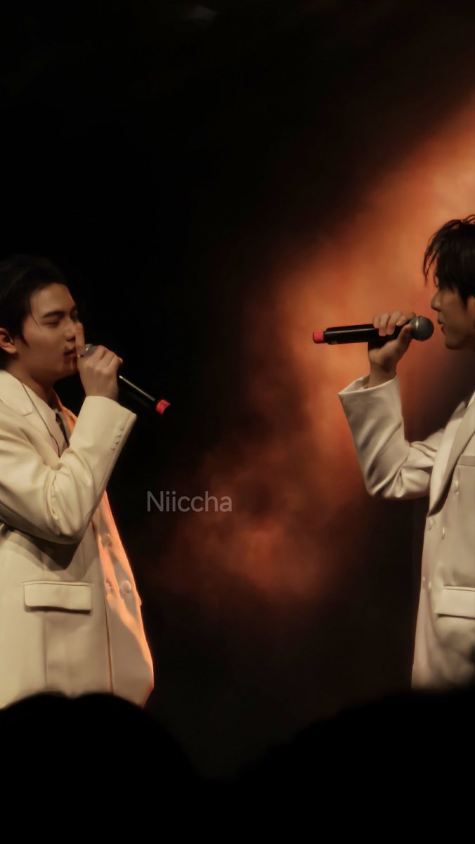 Nycchaprt's tweet photo. เพิ่งมาติดตามวลอ ได้เมื่อสามเดือนก่อน ดีใจมากที่พวกแกมาเยอรมัน จากคนที่ไม่เคยไปตามดาราเลย อินโทรเวิร์ดขั้นสูง ฉันไปหาพวกแกคนเดียว นั่งฟินคนเดียว เดินทางคนเดียว ขอบคุณนะที่ให้ความสุขและทำให้คนอย่างฉันก้าวออกจากบ้านได้ 19.06.26 🩷 #WilliamEstinFMinFrankfurt #WilliamEst https://t.co/ZsXFu2P1ls