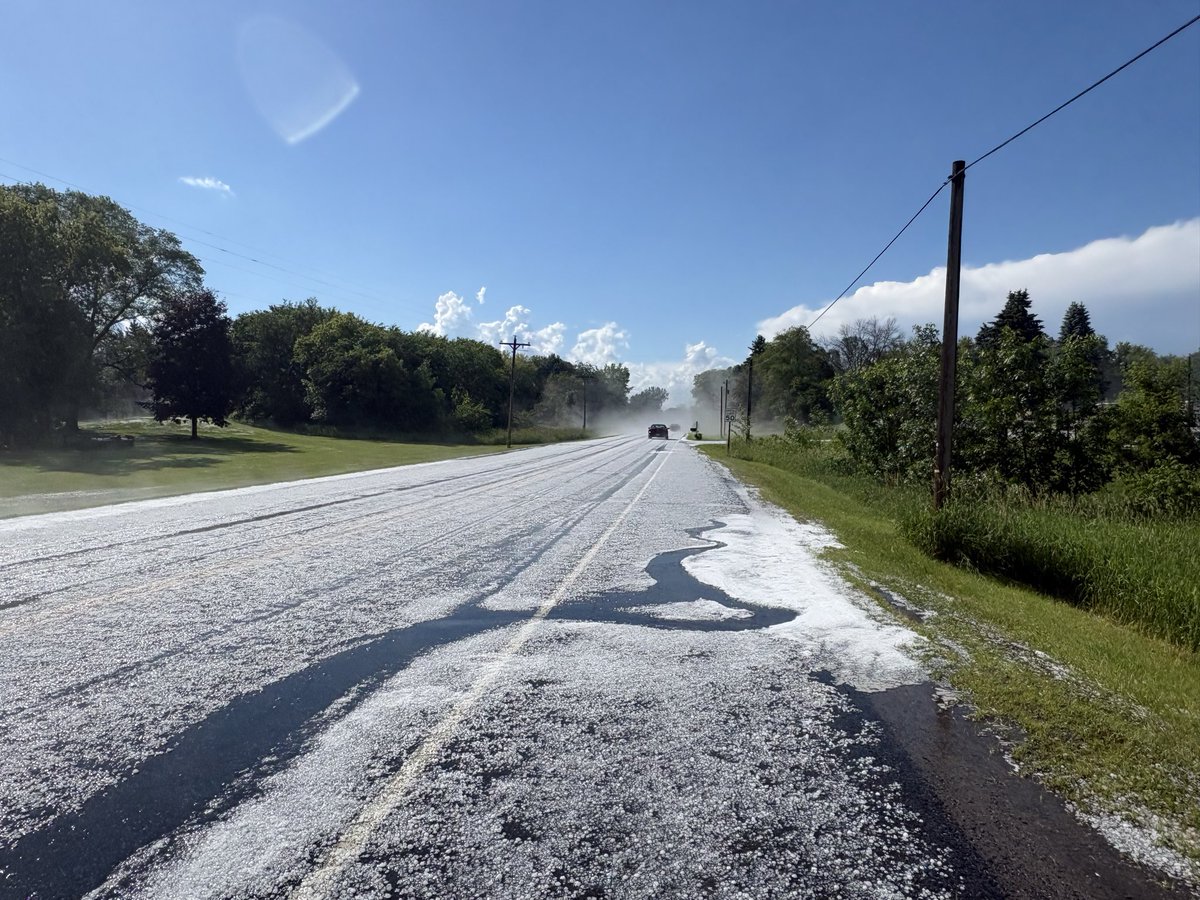 TNelsonWX's tweet photo. Huge hail core just went the Hanover Corcoran area @NWSTwinCities https://t.co/gF37Z0X6YY
