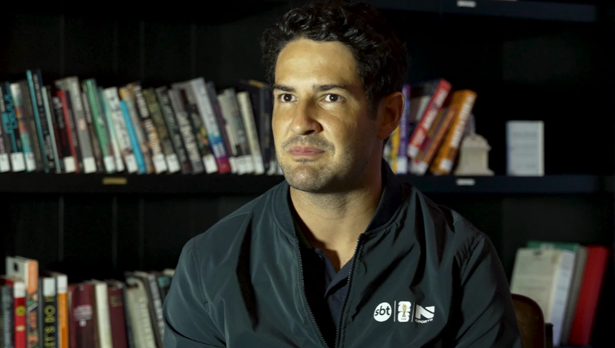 EdmilsonSBT's tweet photo. O Programa do João #ProgramaDoJoaoNoSBT deste Sábado, 20/06, tem uma entrevista com Alexandre Pato direto de Nova York nos EUA, a influenciadora Mari Menezes percorre os cenários do cinema americano, além do cantor Ferrugem e a dupla Fernando & Sorocaba, às 0h30 https://t.co/Ycl7ujUWYT