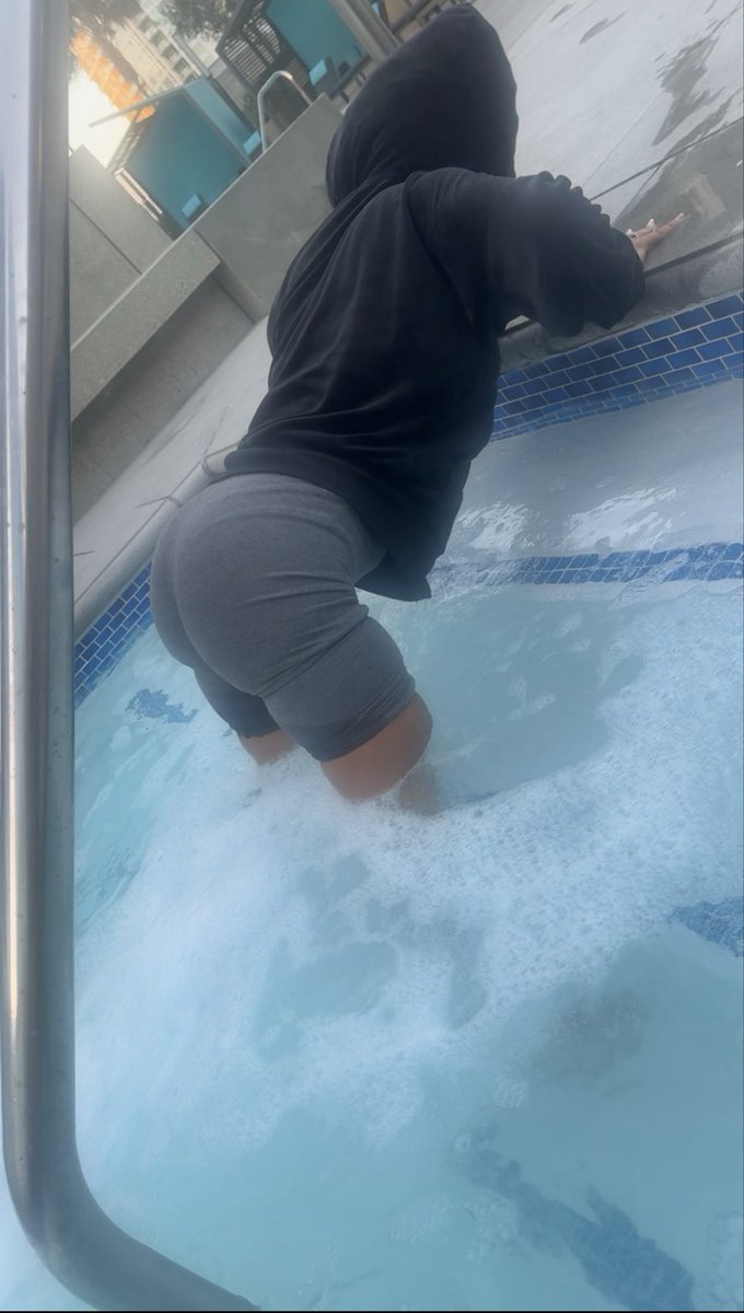 IPayMarieebandz's tweet photo. Guess what I’m doing 😶🌫️😙 #fyp #پہلے_خان_پھر_بجٹ #Jacuzzi #gyatt #bootyphysics https://t.co/EdnvRQmTLp