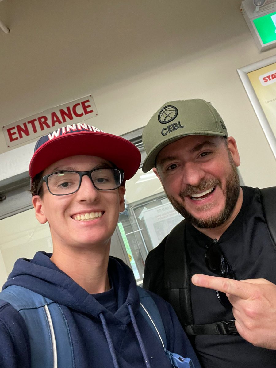 Magic_SJ84's tweet photo. Thanks @DarrinBauming for taking the time to chat with the boy this afternoon! https://t.co/rgpHnTFS60