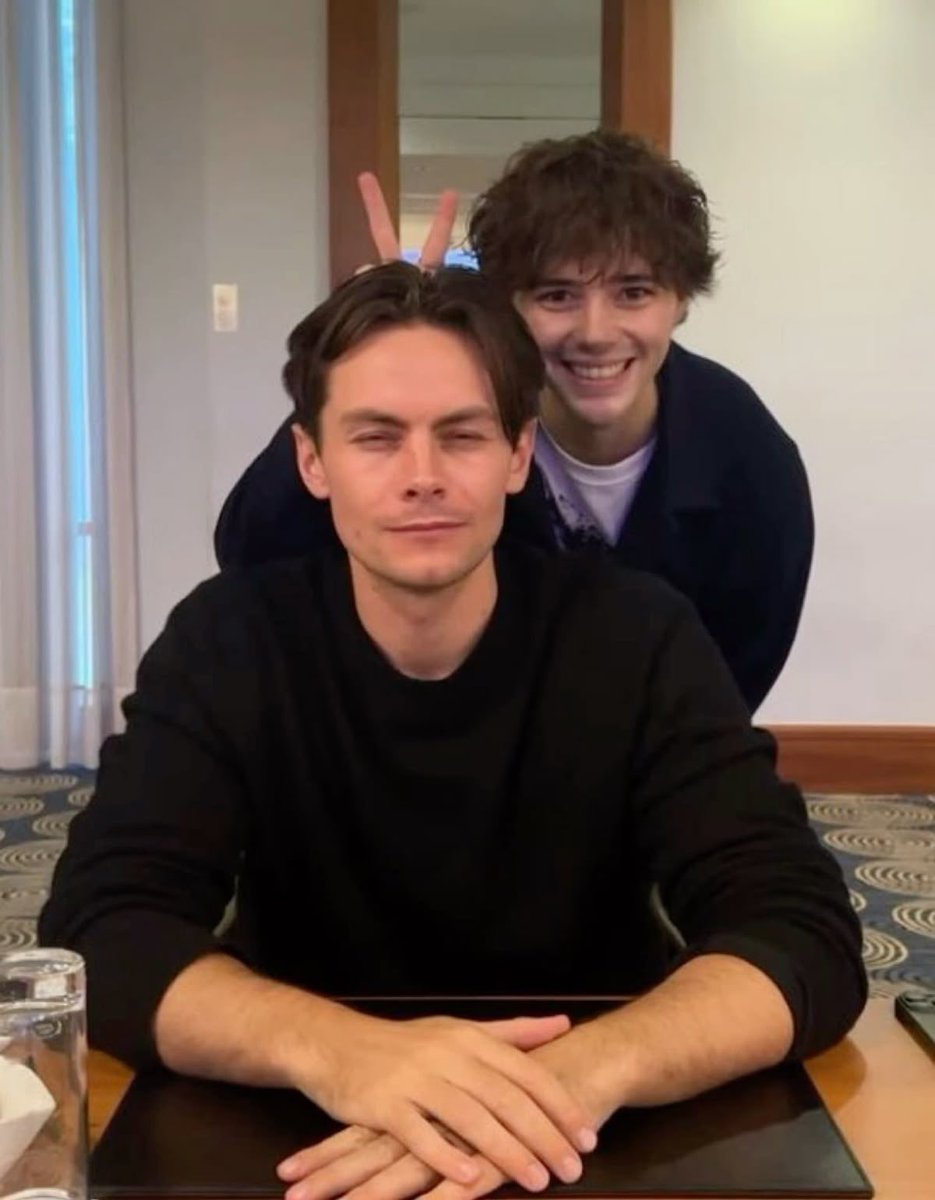 lyrcatalina's tweet photo. god I’m so mad they cancelled the spin off what do you mean I don’t get to see kaz and wylan fall thru the ceiling and land on Jan Van Eck’s dinner table https://t.co/oj5xYeTuCb