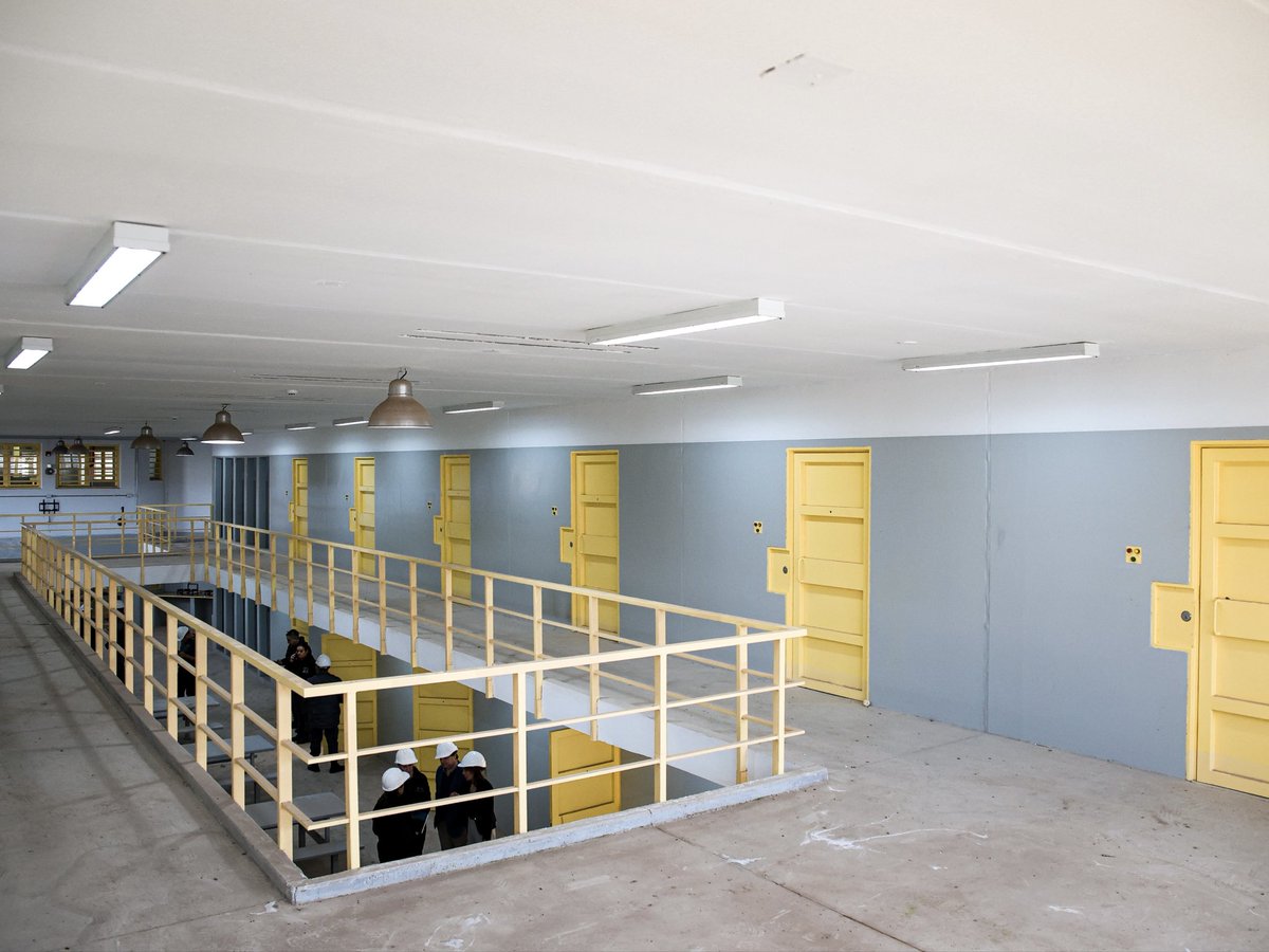 NadiaFernandezV's tweet photo. Recorrimos las obras del Módulo 3 y del Centro Penitenciario de Máxima Seguridad (CEMAX) del Complejo Carcelario N.º 1 Reverendo Francisco Lucchese, en Bouwer, junto con el Ministro de Infraestructura y Servicios Públicos, Fabián López.

Estas nuevas instalaciones representan un paso fundamental para fortalecer la capacidad operativa del sistema penitenciario de Córdoba, con más infraestructura, planificación y recursos.

La inversión en obras es una decisión estratégica, pero su verdadero valor se potencia con el compromiso, la capacitación y la vocación de servicio de los agentes del @spdecordoba, que todos los días trabajan para garantizar el orden, la seguridad y el cumplimiento de la ley.