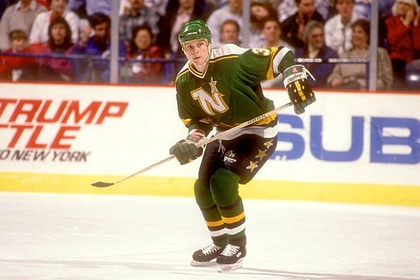 pre2000hockey's tweet photo. #vintagehockey #northstars https://t.co/rZY2qws0Hy