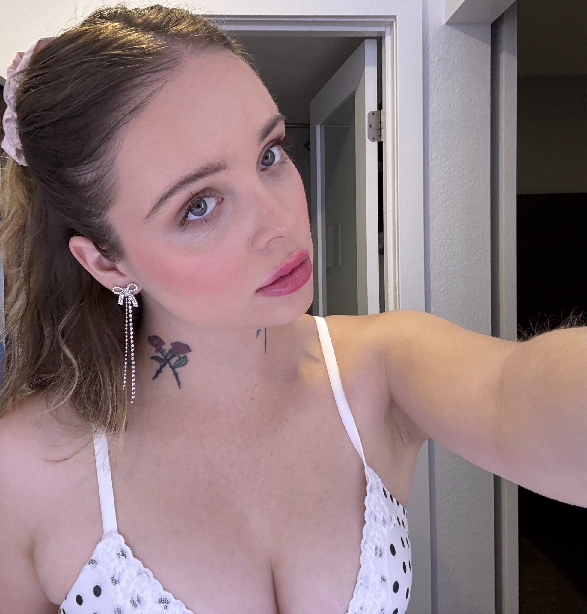 2 pic. Photography or Selfie? 🤳 https://t.co/jyYYPDzmgT