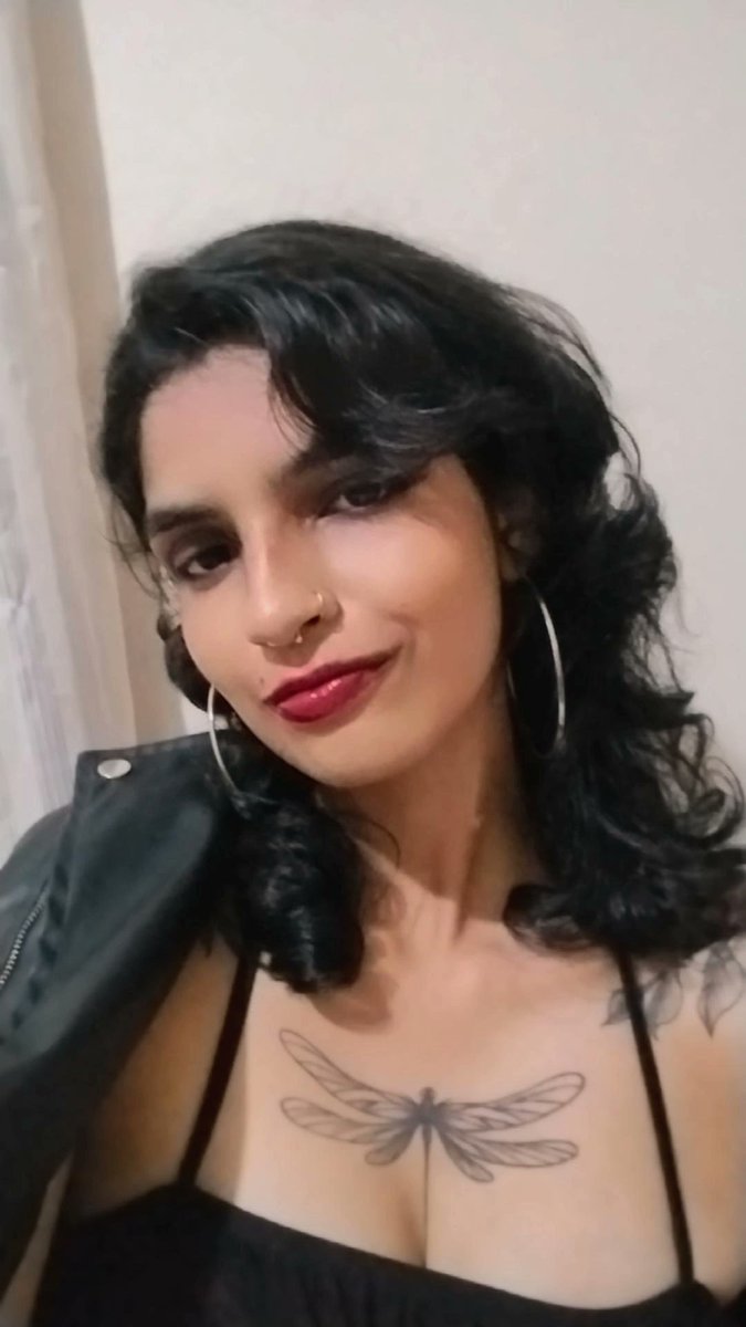 leticiadaster's tweet photo. Essa comms dela me faz refletir se retorno pra cor natural do meu cabelo ou se continuo a experimentar outros tons, porque ele era exatamente assim na PLANTA MEU DEEEUS https://t.co/XVuNZFlBmF