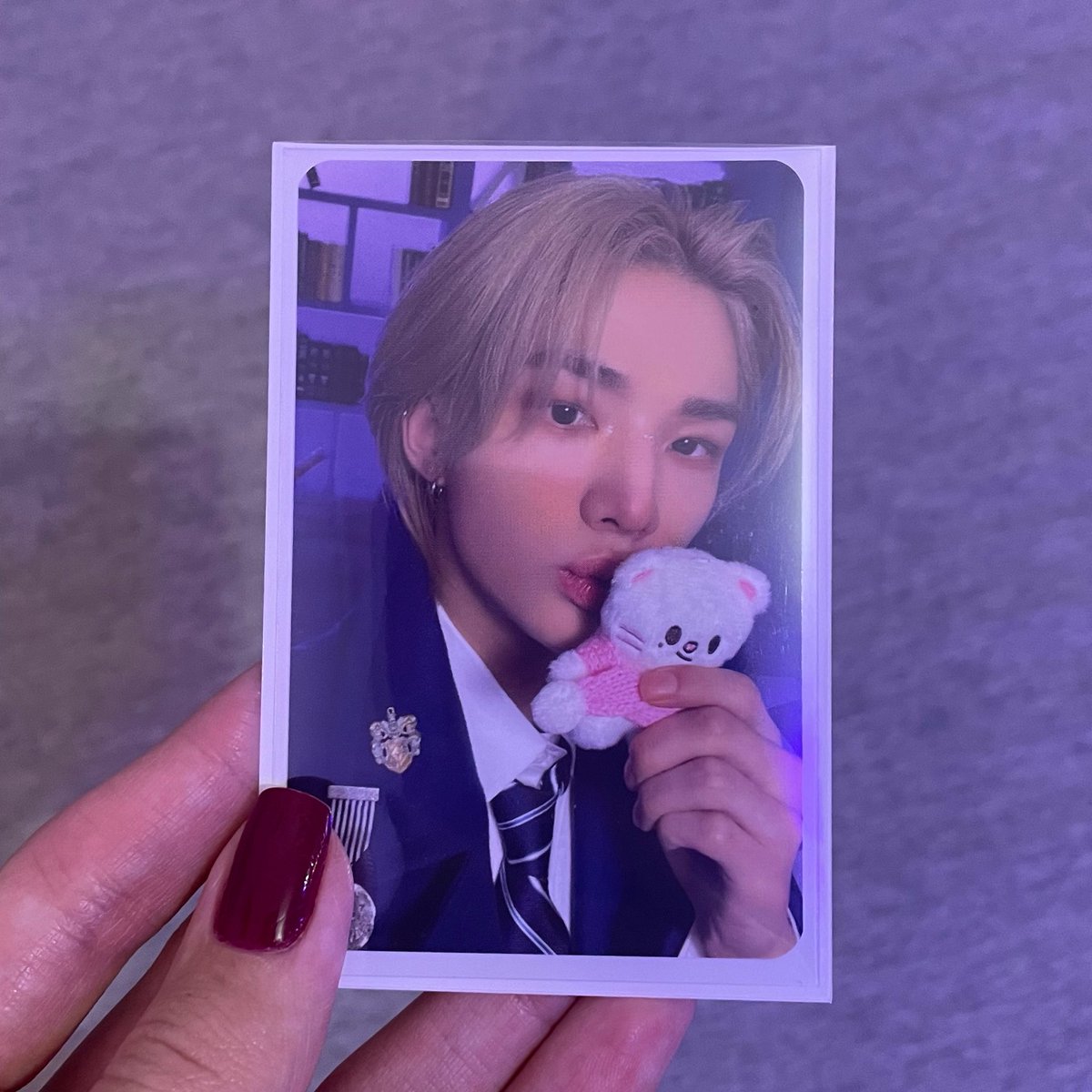 itscopy8's tweet photo. feedback super positivo para @poetstylles que me vendeu esse photocard lindíssimo! muito querida, photocard em perfeito estado, com vários brindes e envio rápido, obrigada! 💞 https://t.co/4PVGawhqm0