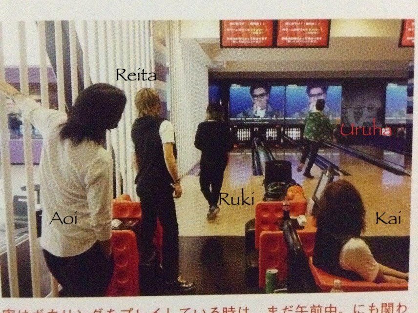 cutesyaoiha's tweet photo. I think they loved bowling a lot https://t.co/KnYRmxkDH3
