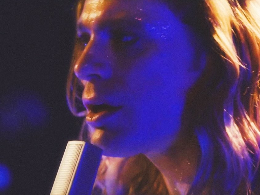 rueroyale1132's tweet photo. the glitter on his face, the sweat on his lips. 😵‍💫 https://t.co/mW6SAak8qx