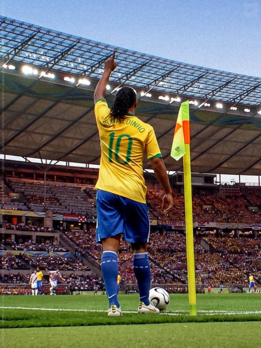 MrOFFSIDER's tweet photo. Ronaldinho saldrá del retiro. A sus 46 años, el astro brasileño será anunciado como fichaje del Ravenna, club de la Serie C de Italia del cual es accionista. Se espera que se lo presente en un evento publicitario que se realizará el martes en Miami. 

[@lequipe] https://t.co/X8EE4x5Mg9
