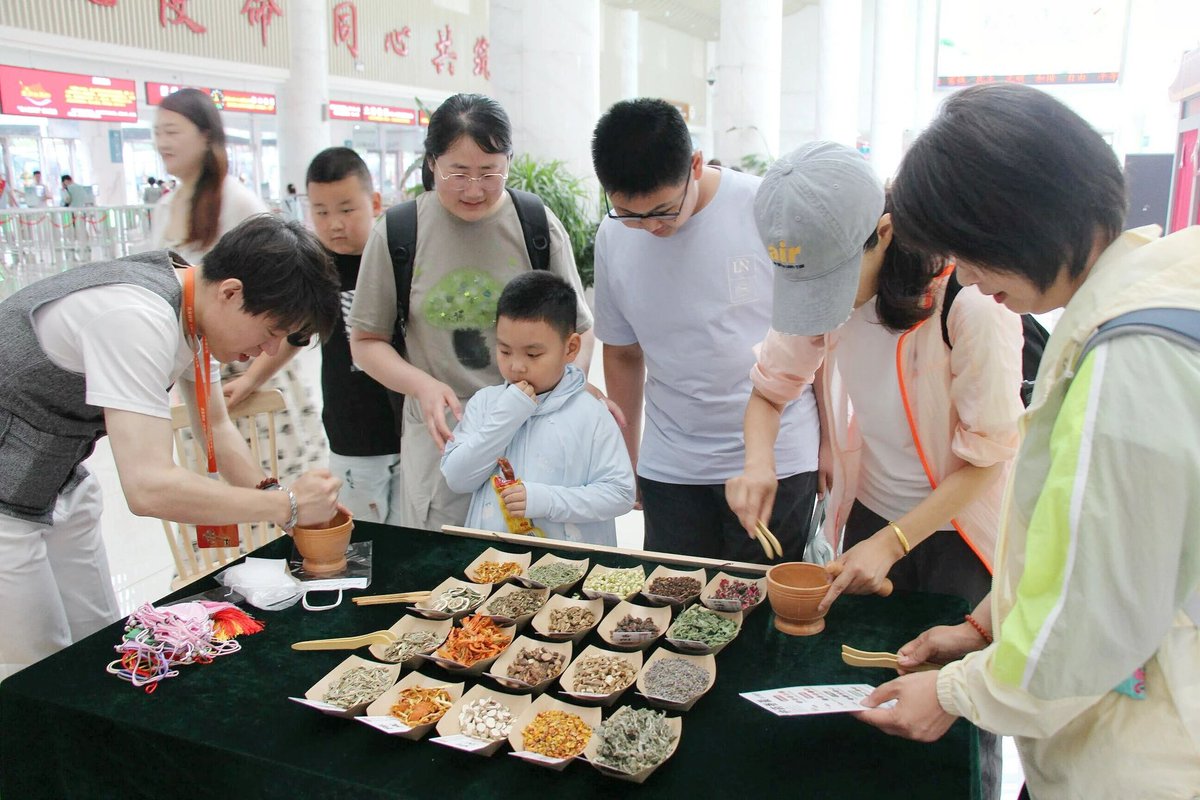 mggjrb's tweet photo. Today's Laoshan is not only
the majestic landmark of
"the foremost among the famous mountains on the sea"
but also
a vibrant experiential venue for Dragon Boat Festival folk cultural traditions https://t.co/cMrluV6jPH