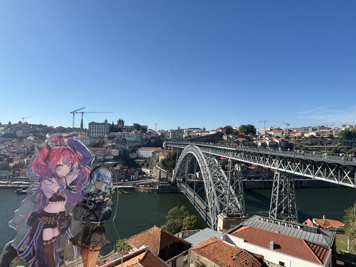 tekeholo's tweet photo. 【ポルトガル🇵🇹】
【ドン・ルイス一世橋】

ポルト歴史地区の一部としてユネスコ世界遺産に登録されている。

動画は地元の悪ガキが橋から飛び降りる様子🤣
チラッと映る船は警察っぽいw
やっぱり、キリスト教の人は飛び降りる時十字架を切るんやな〜〜😌

#星街すいせいと世界旅
#ヴィヴィと世界旅 https://t.co/NcF31v0m2X