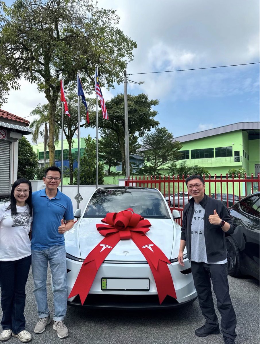 Tslachan's tweet photo. Tom zhu spotted celebrating the delivery of Tesla Model Y L in Malaysia! $TSLA https://t.co/qsaOwCiTLc