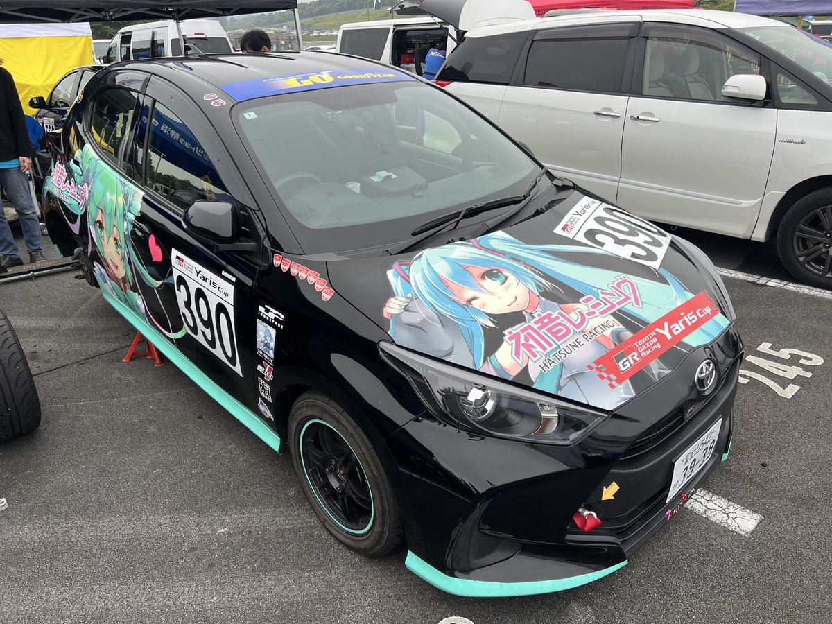 zky12's tweet photo. きょうげん♪
富士スピードウェイでヤリスカップヽ(´▽｀)/
みんな頑張って👍

#yariscup 
#ヤリスカップ https://t.co/RKSt6duxb0
