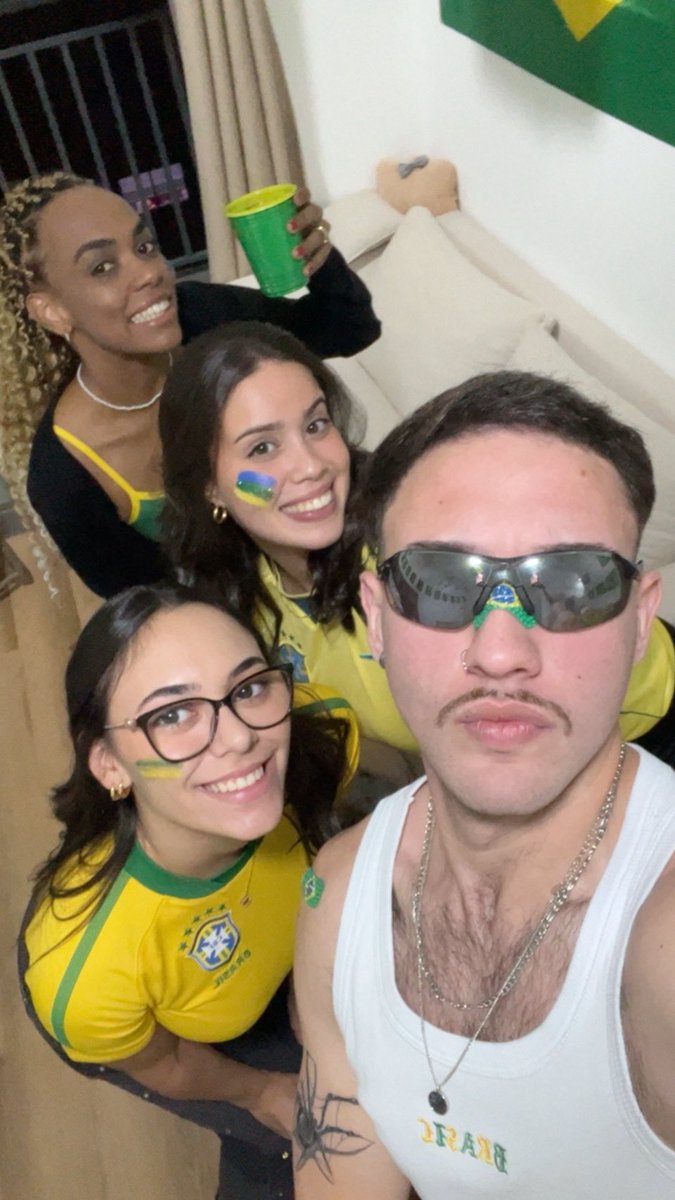 decodezinhoo's tweet photo. Pós plantão, monotrilho KAAKAK https://t.co/irqm3xrqHz