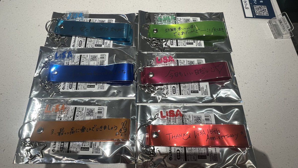 mk211412's tweet photo. 昨日は アニメイト巡り🤭
池袋本店で1BOX買って被りなしでした💦
友達代行分のバラも購入して何とか希望の色ゲット💦

余分に画像の3色被ってますが、どなたか欲しい方いますか？
お譲りできます🤚

#LiSA #LiSAっ子
@LiSA_OLiVE
#LiSAnimate https://t.co/5uO7m17jVB