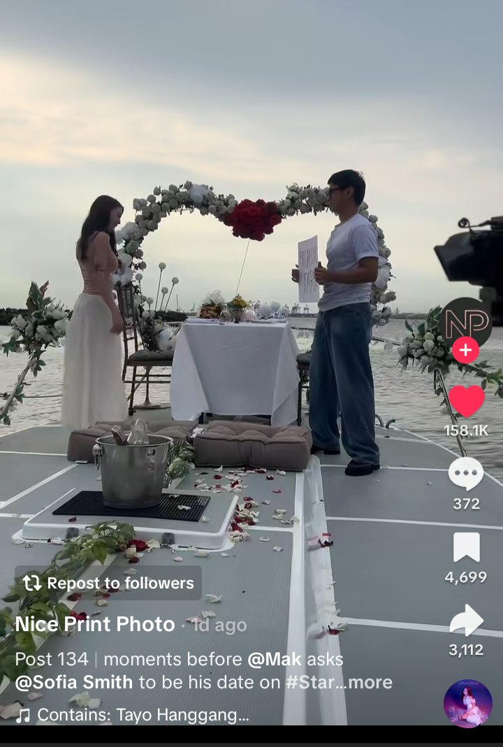 hereforjmfyang_'s tweet photo. Their promposal is literally trending everywhere! ✨ Even the clips from Nice Print's black app account are pulling huge views and likes. 

Can we just give the "Best Promposal Award" to JMFyang already? 💛🙏

#JMFyang https://t.co/tQK8xC4Ida