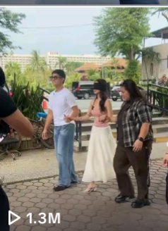 hereforjmfyang_'s tweet photo. Their promposal is literally trending everywhere! ✨ Even the clips from Nice Print's black app account are pulling huge views and likes. 

Can we just give the "Best Promposal Award" to JMFyang already? 💛🙏

#JMFyang https://t.co/tQK8xC4Ida