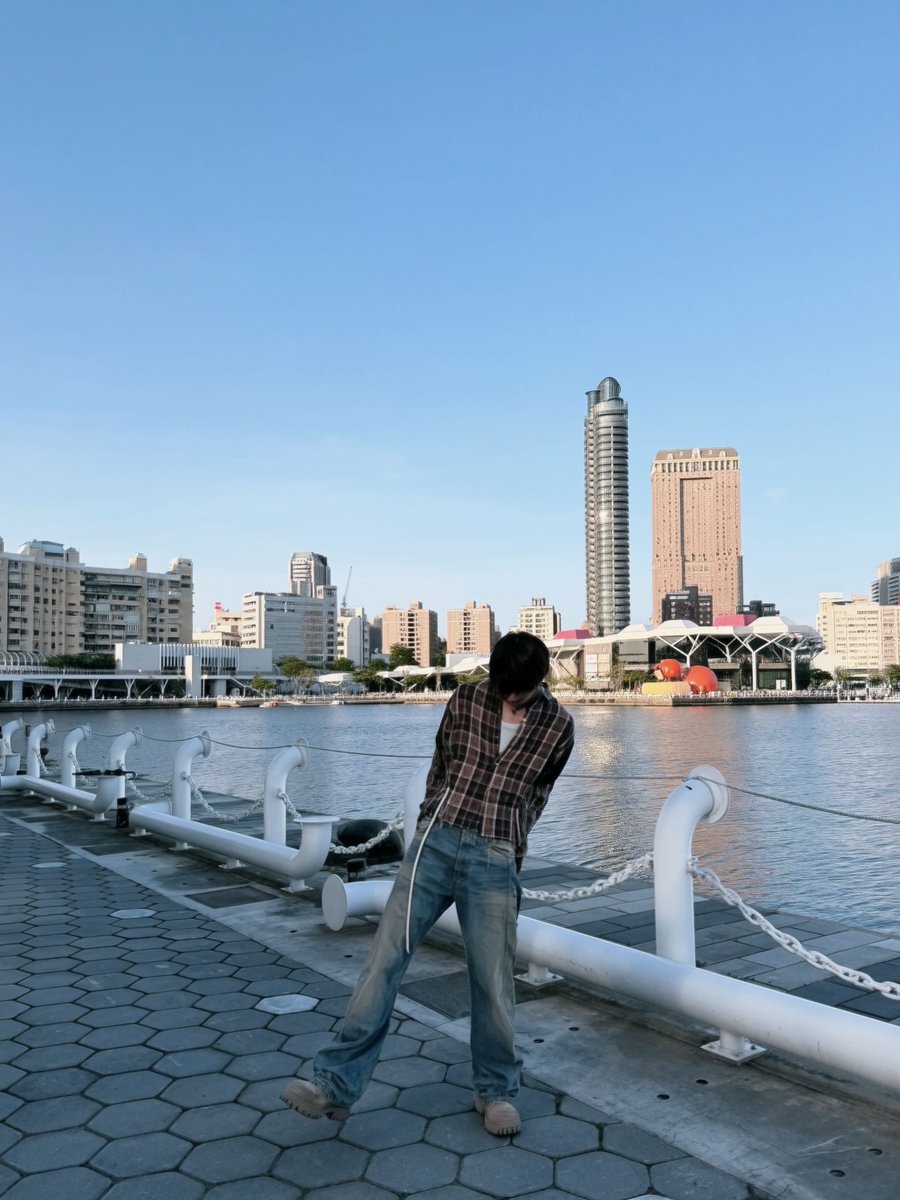 r1cess's tweet photo. 하루종일 신발구경하는 켕아지 졸귀ㅋㅋ🫰 https://t.co/wAzIa4ynSD