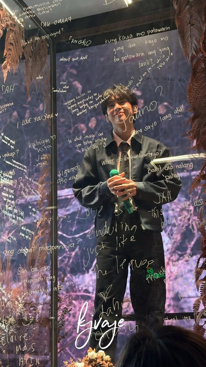 cultgaysone's tweet photo. Ang talino lang Ng concept ni @justintdedios LIKE THE WALL GLASS while him singing 🥹 LIKE TRAPPED ka sa mga tanong na Hindi masagot sagot ....ITS LIKE A HIGH END CONCEPT OF ART AND CREATIVITY 👏

tara sa lunan
 🍂
#justin
#justindahon
#listentodahonbyjustin https://t.co/HbzDMYqU0N