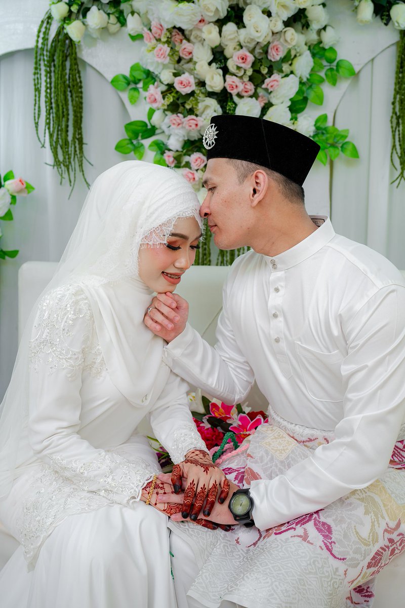 Atheefique's tweet photo. Najwa + Faridz..
Nikah photo at Felda Tembangau 2, Pahang https://t.co/YDzaDVfWlL