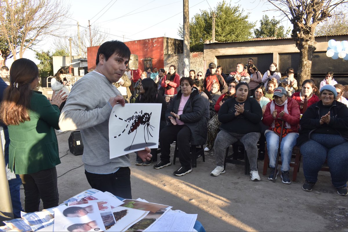 ernestoggr0's tweet photo. Hoy estuvimos en el barrio Salvador, en el merendero Divino Niño junto a Noemí, cerrando con el concejal @GastonEGGomez un taller de salud comunitaria.
Hablamos con los vecinos sobre enfermedades respiratorias, prevención del chikungunya y cómo cuidarnos en esta época del año. 🧵 https://t.co/sd02DP2RdQ