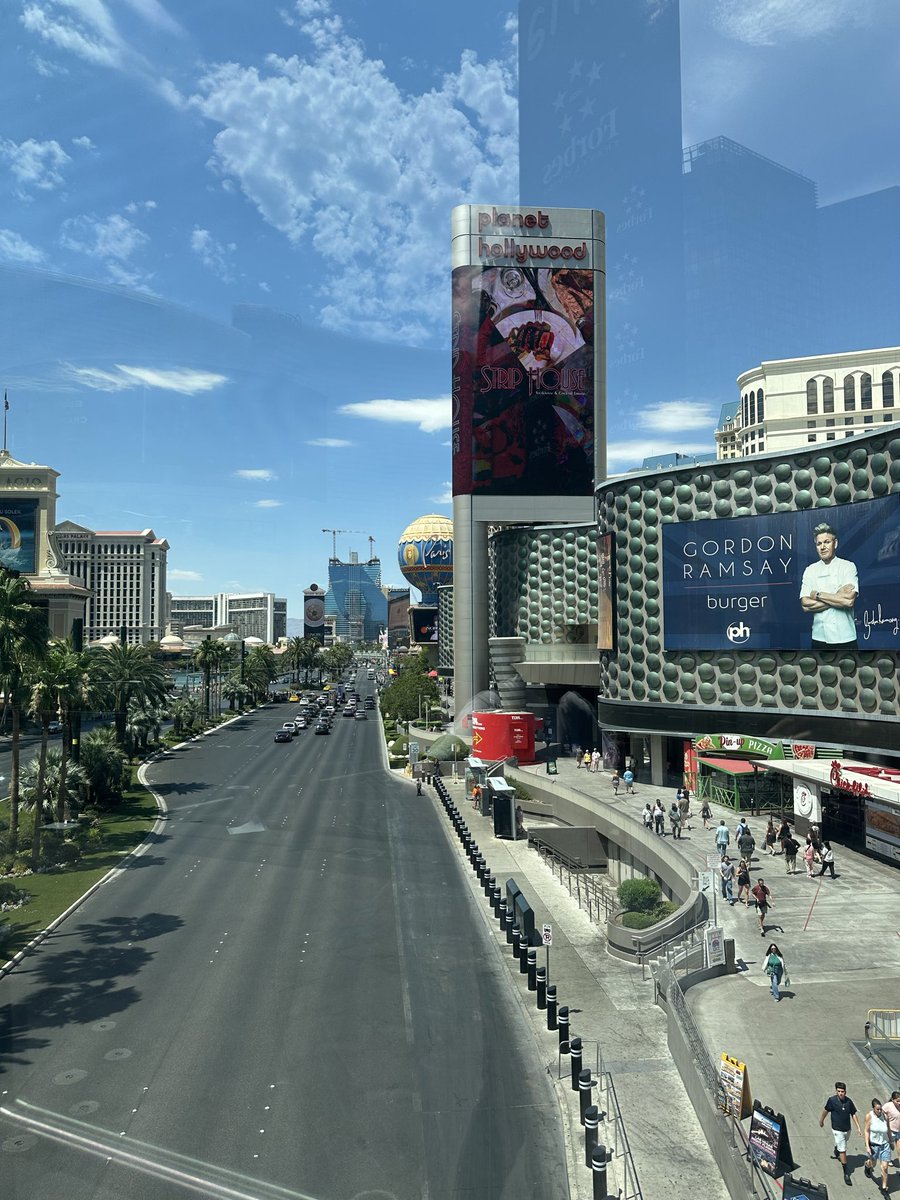 aschyl's tweet photo. @Miialuna96 Ja … bin gerade in Las Vegas, da ist es auch nicht kalt 😎 https://t.co/EdcMJvSdE3