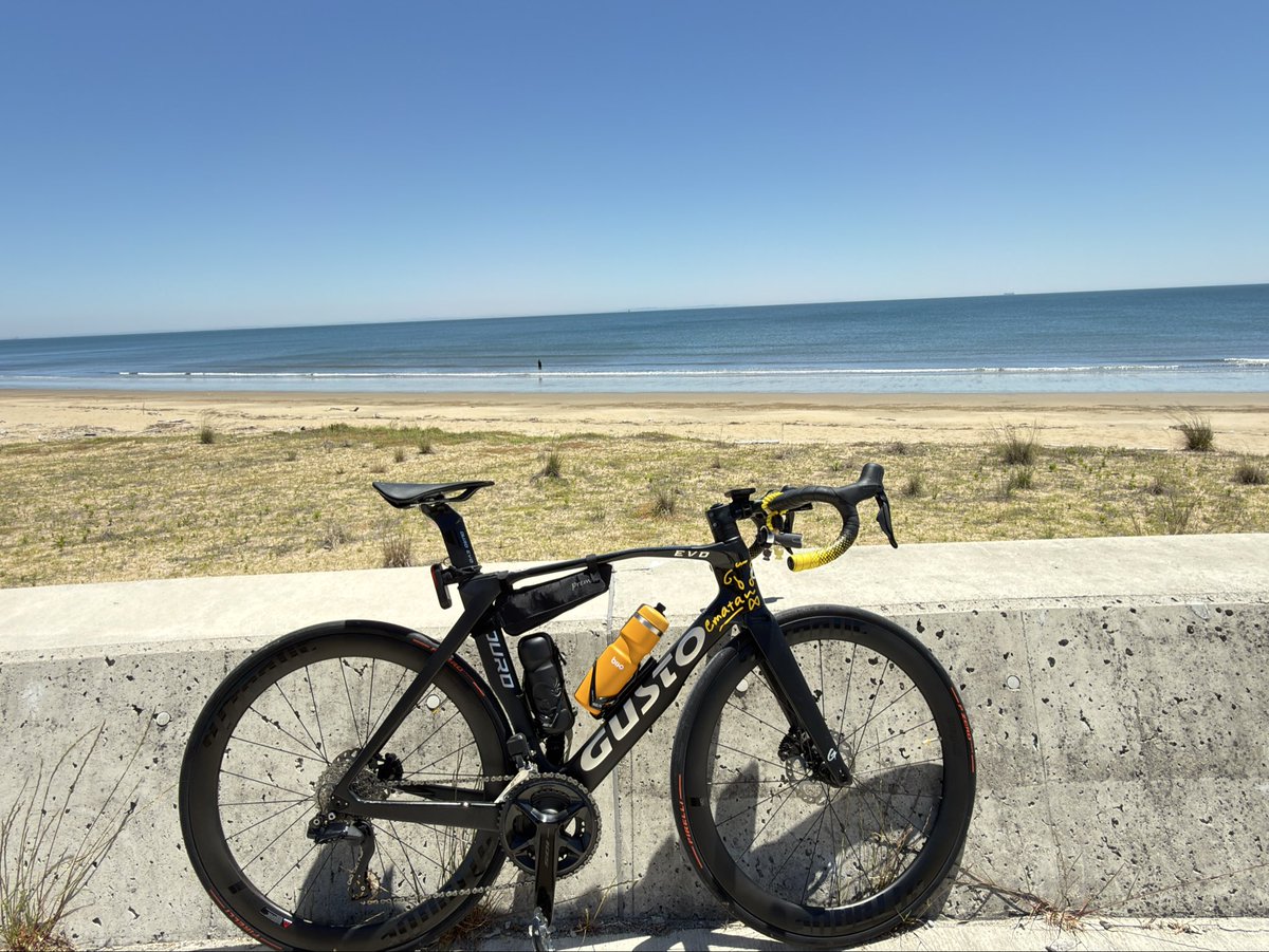 toshi_saba's tweet photo. GUSTO DURO EVO
(グスト　デューロボ　エヴォ)
ロードバイクの購入を検討してる時にYouTubeで見つけて一目惚れして即購入した愛車です！

大切なロードとの思い出は
初めての県外&amp;132キロライドをした時です、岐阜県でのサイクルイベントで100台以上の集合写真は圧巻でした！！

#白妙ロード見学会場2 https://t.co/CzKWQB7o7k