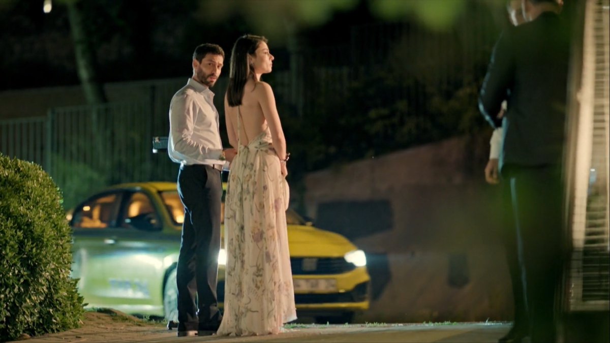 mymadnessworld's tweet photo. Perfect meet like in dream ⚡Real meeting like mistake
Looks like all about future relationship
Illusion relationship against Real relationship
Let's start this journey
#MuhtemelAşk #DefKad #DefTol https://t.co/XclgG4IfzG