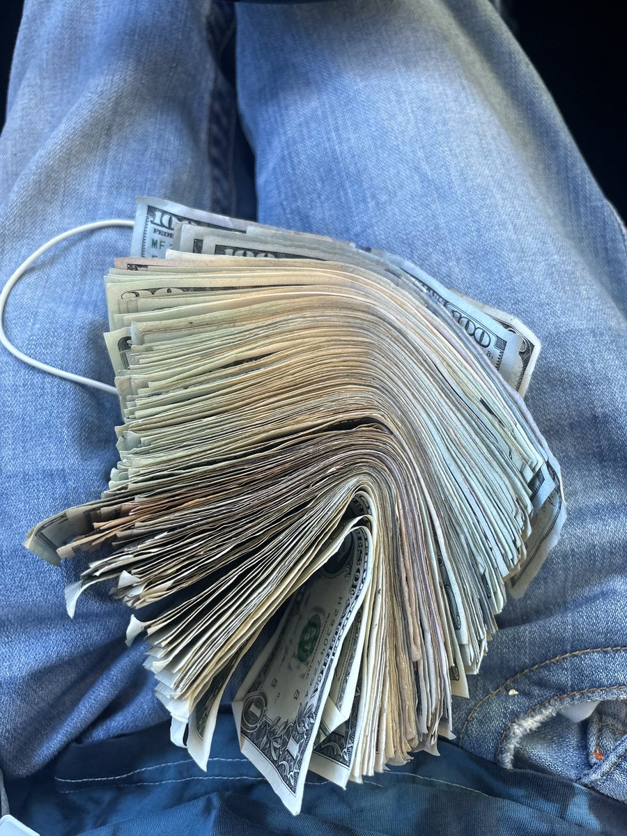 1luck___'s tweet photo. in steady breaking the bank in just tryn get richer https://t.co/hgzvGlzICo