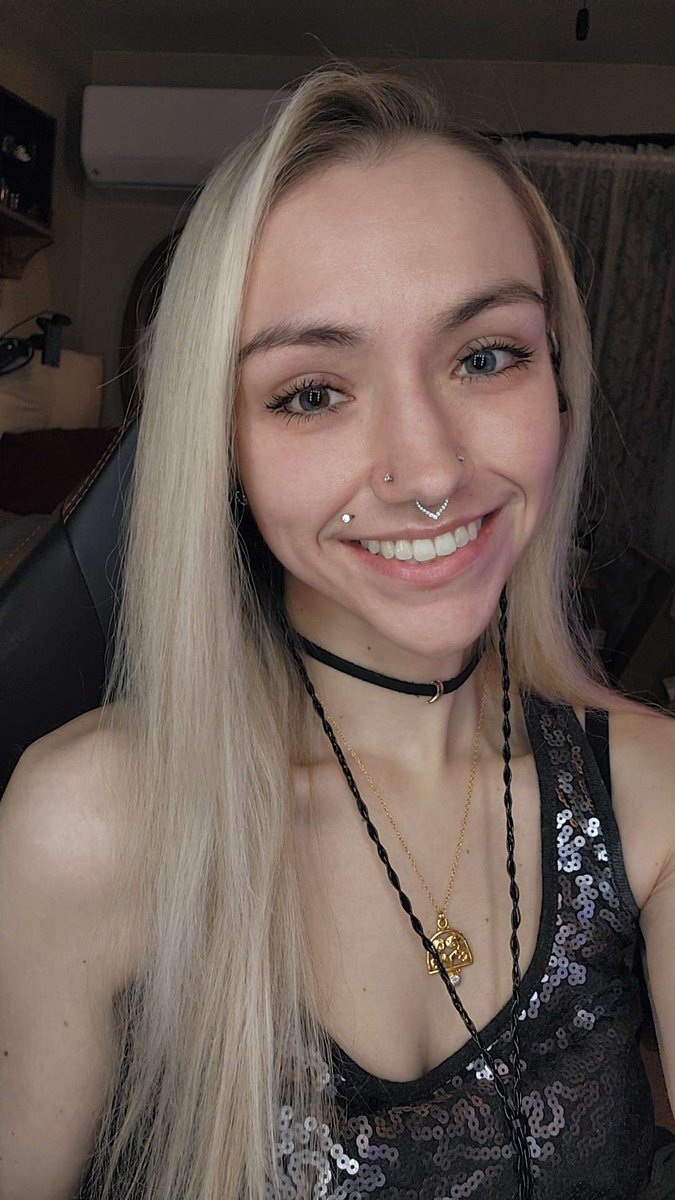 KarlieFryer's tweet photo. Very very rough getting out of bed today...😓 But, I did it. I'm here & NOW MULTI-STREAMING!!

💜Twitch & 💚Kick: A_Sad_Queen
❤️YT: A Sad Queen

Thank you all so much for the love, just showing up for me, and helping me get through every day.
Holding on to hope for better times, for everyone.🌹