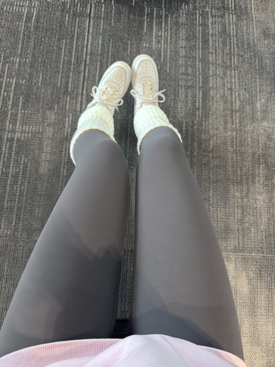 luisbuntor's tweet photo. 为什么穿这个出门好多人盯着我看呀 #西雅图 https://t.co/xc4vB6QW9i