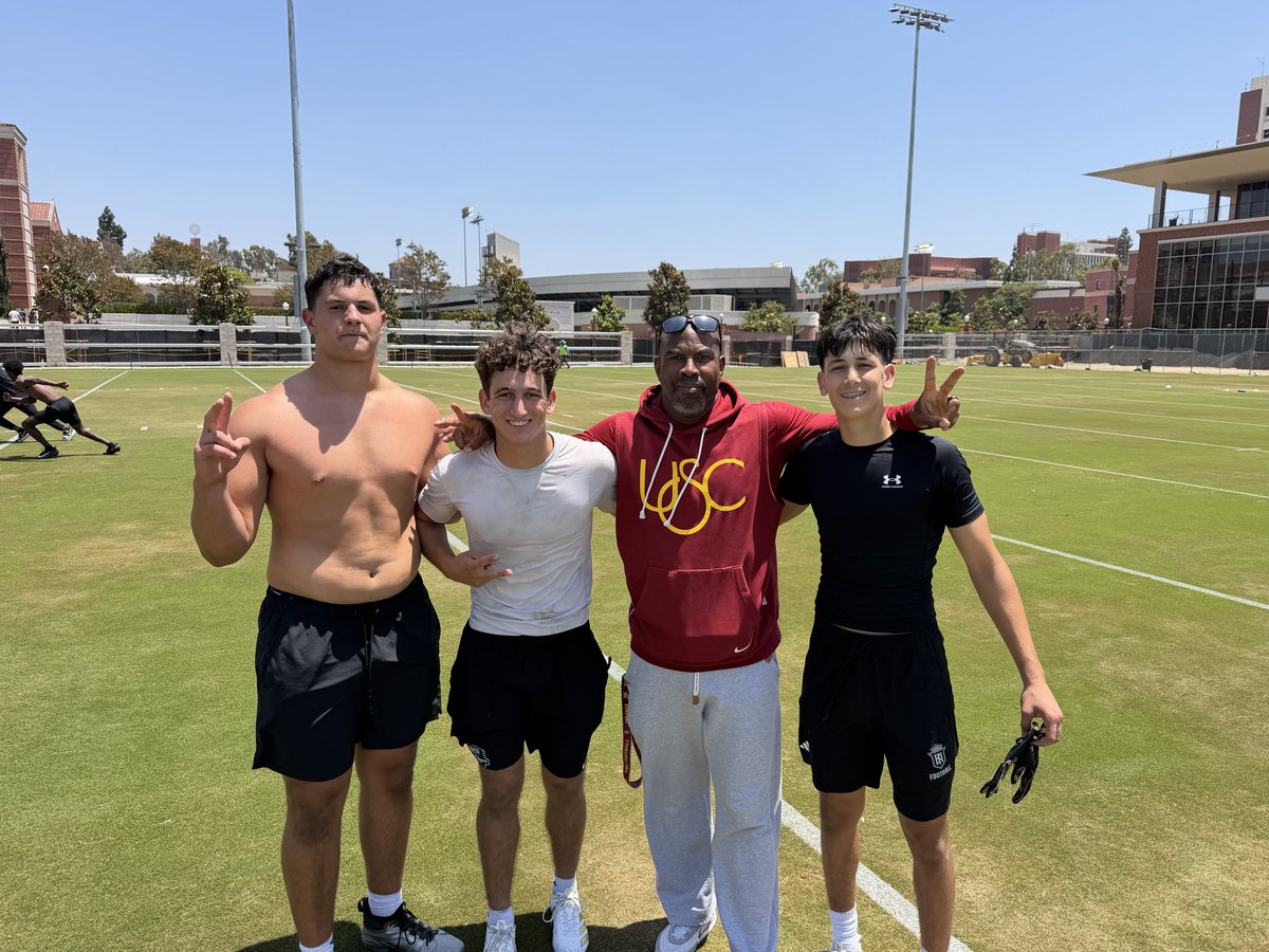noah_afif's tweet photo. Thank you @DreBrownUSC & @CoachSimmonsSC what a absolute blessing & opportunity to attend @uscfb camp with all the USC Senior & Transfer portal college commits @CoachTraco - thank you for the prayers 🙏🏼 - and your brother LT for all his mentoring & everyday coaching @LincolnRiley looking forward to attending some games this season! @CoachChadSavage @WestonZernechel
#FightOn ✌️ @DrewFielder11

@ServiteSports @ServiteFootball @Servite_XC_TF @ServiteHS @On3 @On3NIL @Hudl @ServiteTF

@1Dame @roland_padilla @ocvarsityguy @SteveFryer @latsondheimer @GregBiggins @PGregorian @PrepRedzoneCA @mikehuntley63 @silasbravo_ @BrandonHuffman @adamgorney @AndrewNemec