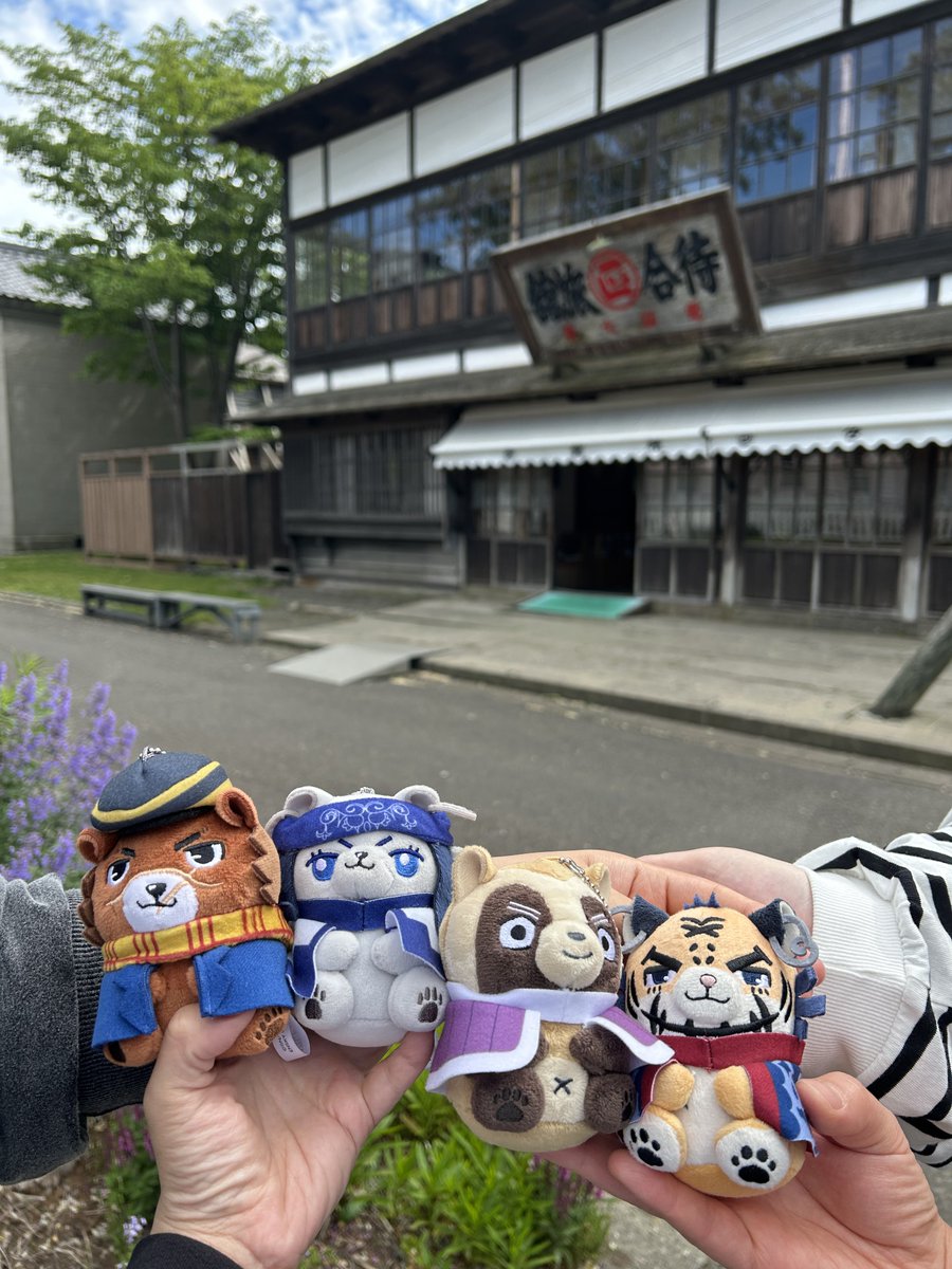 EnterSlope's tweet photo. 超遅報ですが、昨日から北海道に来てます✈️☺️💕
1日目は開拓の村行って金カム聖地巡礼して、夜はチセの個室でアイヌ料理食べてチタタプ体験した‼️
料理全てがヒンナ過ぎた…🥹🥹🥹♥️♥️♥️
今日はウポポイへ〜🫶🫶🫶た〜の〜し〜み〜♥️♥️♥️ https://t.co/rIAb47ER4O