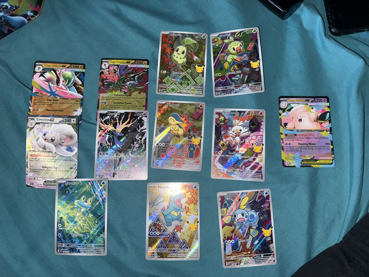 MikeWeezie's tweet photo. My hits from my target order #pokemonㅤㅤㅤ #target #pokemontcg #hits #tgc @PokeTCGAlerts @restockd_ping @GlitchedDrops thx https://t.co/vL4gghH8dz