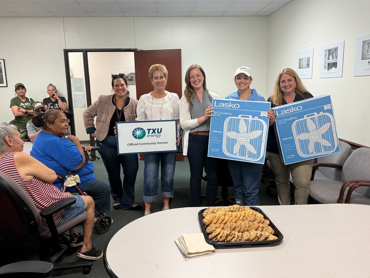 CarolineForTX's tweet photo. Another great week serving our community! This week included a tour of the Austin Regional Intelligence Center and the Texas Fusion Center, attending the groundbreaking of the new Round Rock VA Outpatient Clinic, and handing out fans at the Round Rock Area Serving Center. #txlege https://t.co/sCn9WwhdUG