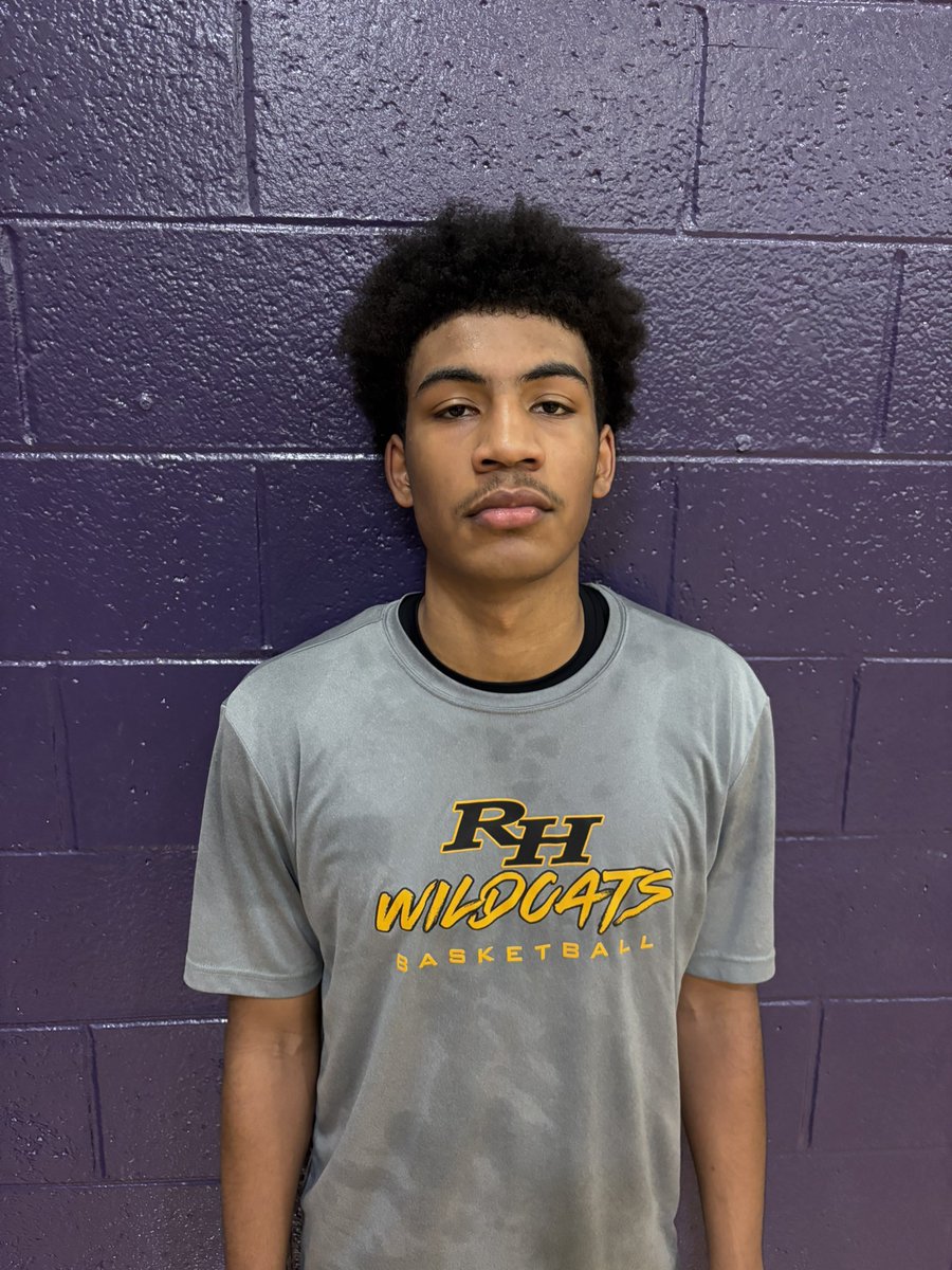 swish_scout's tweet photo. The @RHHSBasketball_ picked up a win over Bradwell Institute as ‘27’s @MarkiBooneJr and @Alonzo12miller were huge inside. Boone might be the best leaper/athlete in the gym I’ve seen today with some electric dunks https://t.co/fGiS3QK0Tq