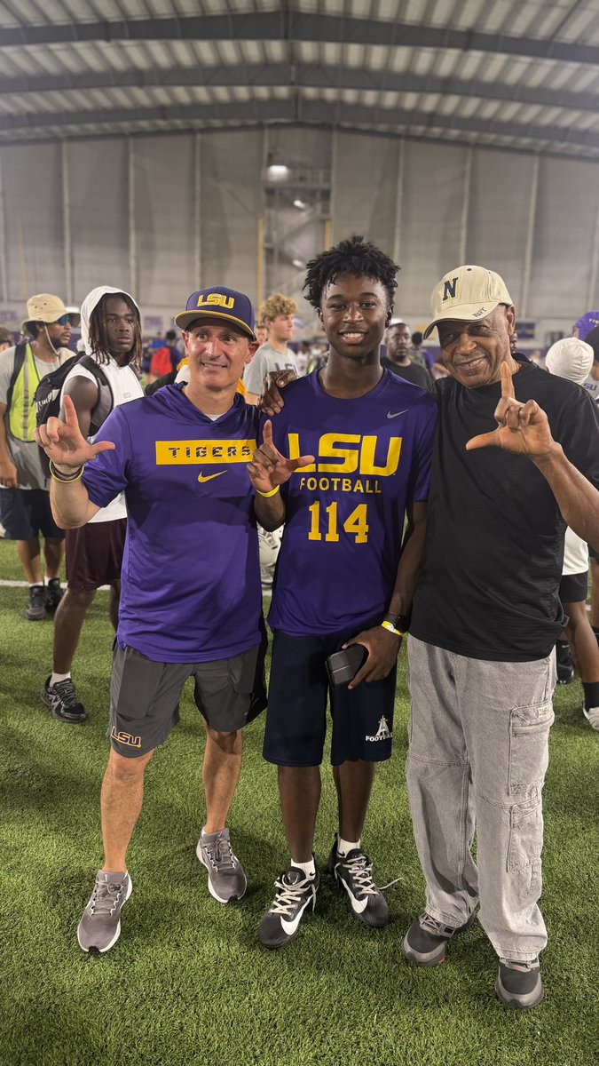 1logodagoat's tweet photo. #LETSGEAUX🐯!! Had a great camp today, cant wait for tomorrow!! @CoachCRaymond @CoachNoahJoseph @AllenTrieu @CoachReedLive @ChadSimmons_ @AlthoffFootball @CoachGeorge67 @Jerrystan08 https://t.co/wlf37dI88Z