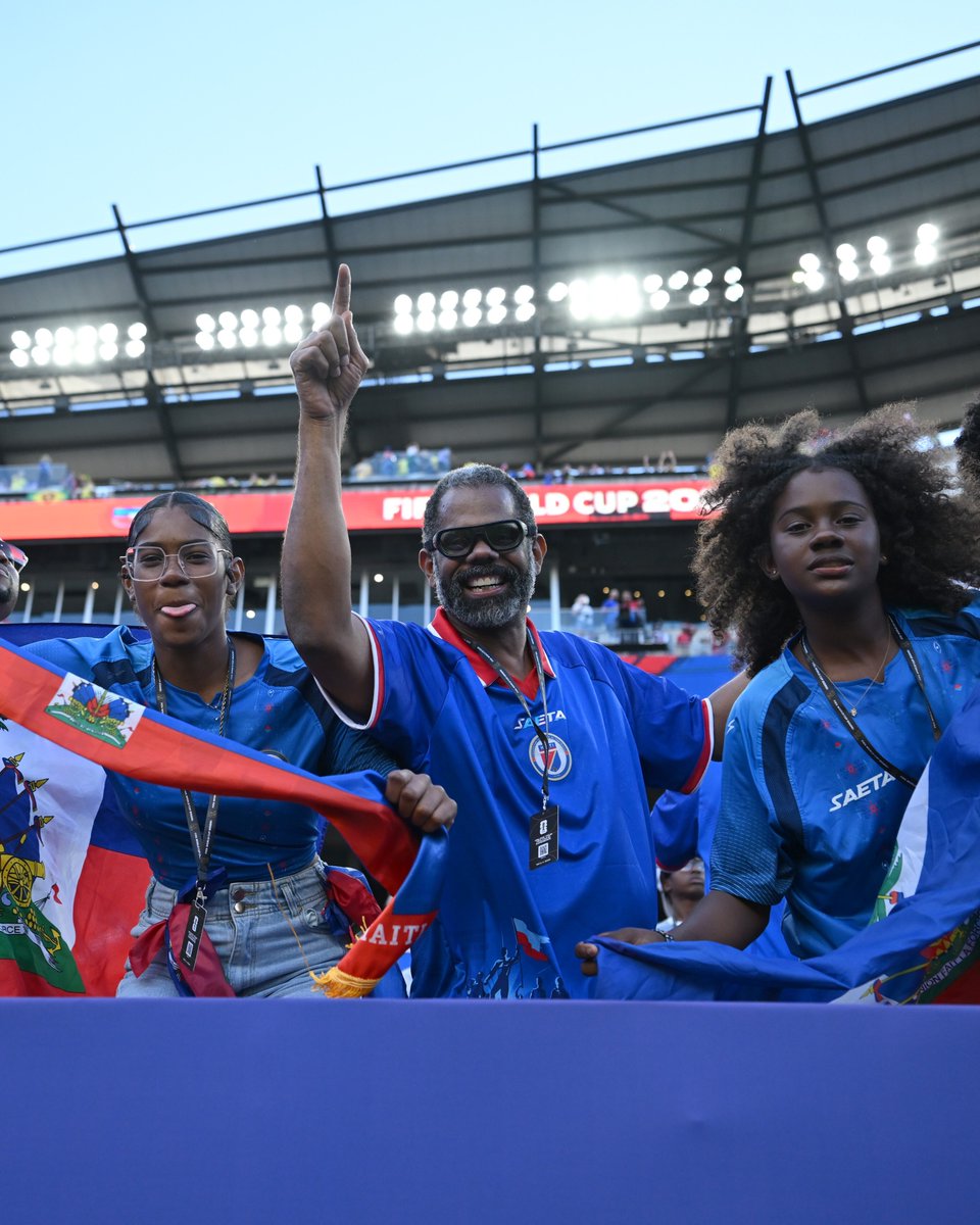 Concacaf's tweet photo. Smiles, flags and pure passion 🔥 https://t.co/wiJ5S1bMYn