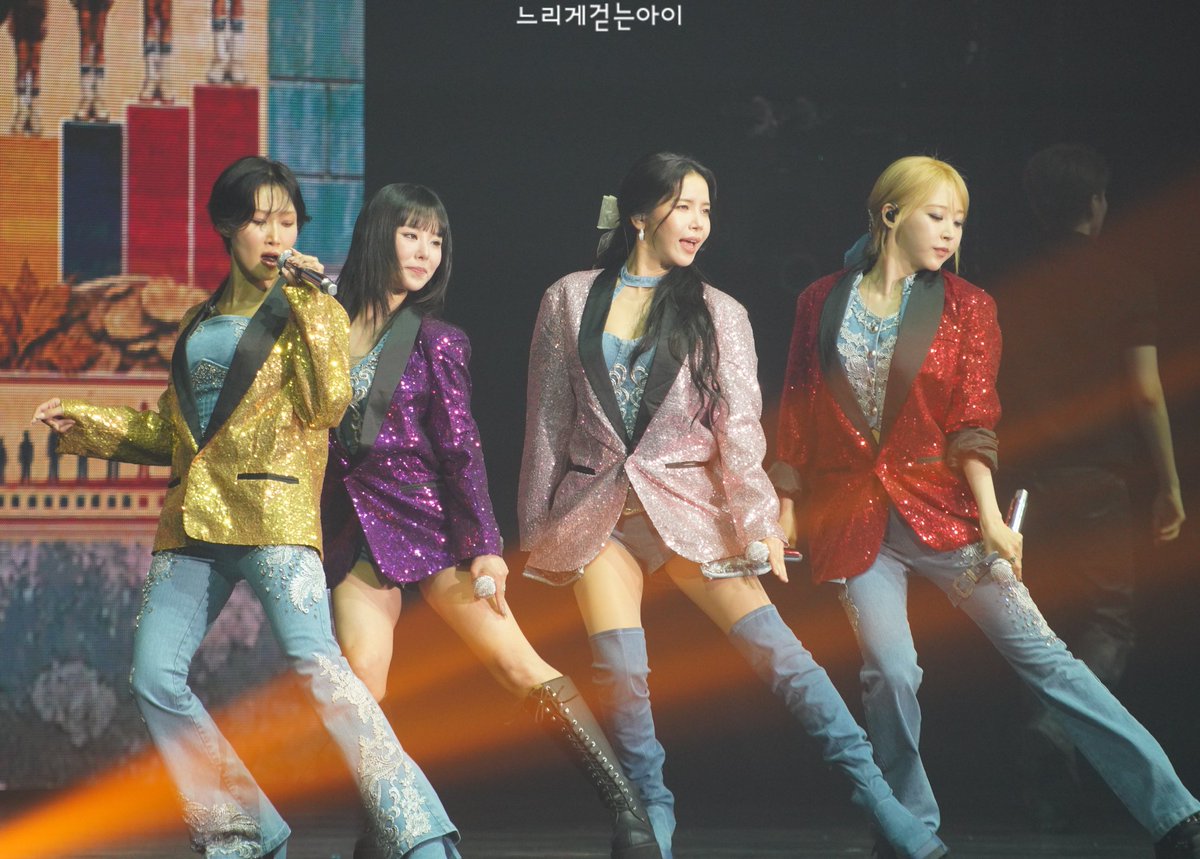 slowwalkbaby's tweet photo. 26.06.19. MAMAMOO WORLD TOUR [4WARD] IN SEOUL 프리뷰

1존심 트로트 버전은 정말 신선했어~

#마마무 #솔라 #문별 #휘인 #화사 https://t.co/F0ulWB2zZ3