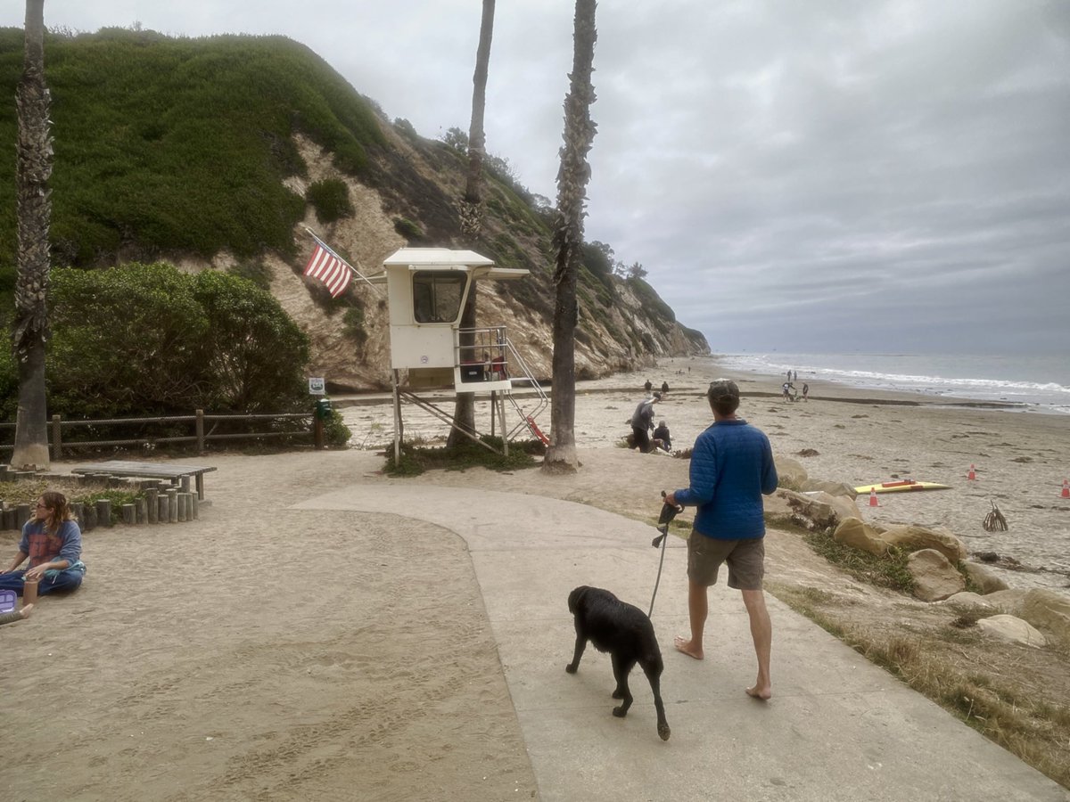 gomarkfullerton's tweet photo. First visit to the Boathouse at Hendry’s Beach. The restaurant sits at a dog beach which made for a fun view of people and their pets. The food was good too👍🏻 https://t.co/ihWrsmiuUl