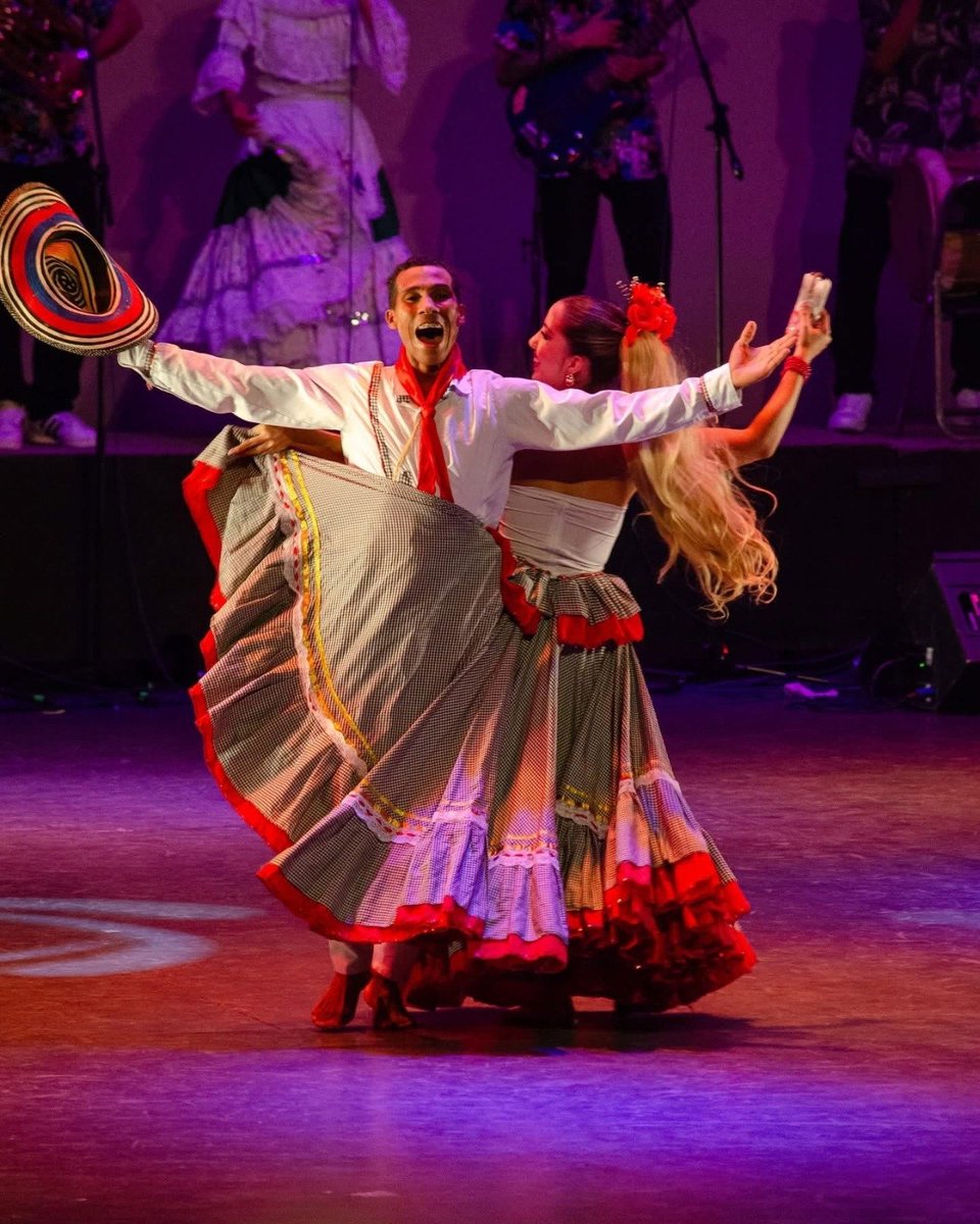 SamaraUikani's tweet photo. El arte y la cultura siguen siendo espacios privilegiados para construir sociedades más sensibles, informadas y unidas. #Tecomatlán recibe el Festival Internacional de Folclore. #FolclorDelMundoEnTecomatlán https://t.co/qawluLUwmZ