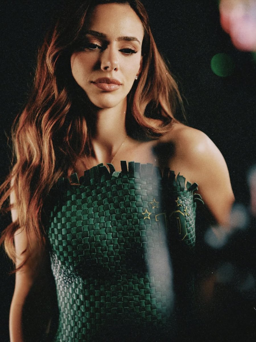 centralreality's tweet photo. Bruna Biancardi, esposa do Neymar, mostrou look escolhido para assistir ao segundo jogo do Brasil na Copa do Mundo. https://t.co/bVx6Sd2DBp