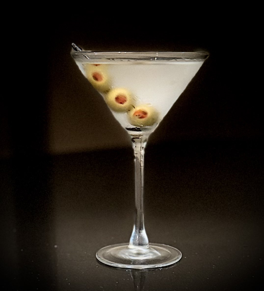 mlzema's tweet photo. It’s #Friday #HappyHour!🕔
#NationalMartiniDay!🍸
#Vodka #Martini + 🫒🫒🫒
#Salute! #Cheers! #Sköl! #LChiam! #Santé! #Sláinte! #NaZdrowie! #OogyWawa! #Prosit! #OkoleMaluna! #Ziveli! #Serefe! #CinCin! #Kampai! #Prieka! #Evviva! #Gesondheid! #ZeiGazunt! #Saúde! #Acclamations!🍸 https://t.co/8O9zkgMxrZ