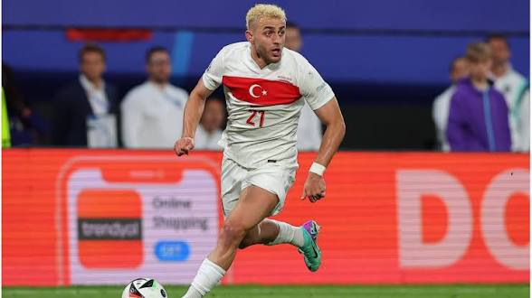 Jony_Ball's tweet photo. Playing Yilmaz on the wing against tight blocks is useless; he lacks the micro-dribbling for small spaces. With his insane engine, physical power, and ball-carrying capacity, he’s a textbook box-to-box 8. The Joelinton winger-to-CM blueprint is right there. https://t.co/BDJs22p4Hb