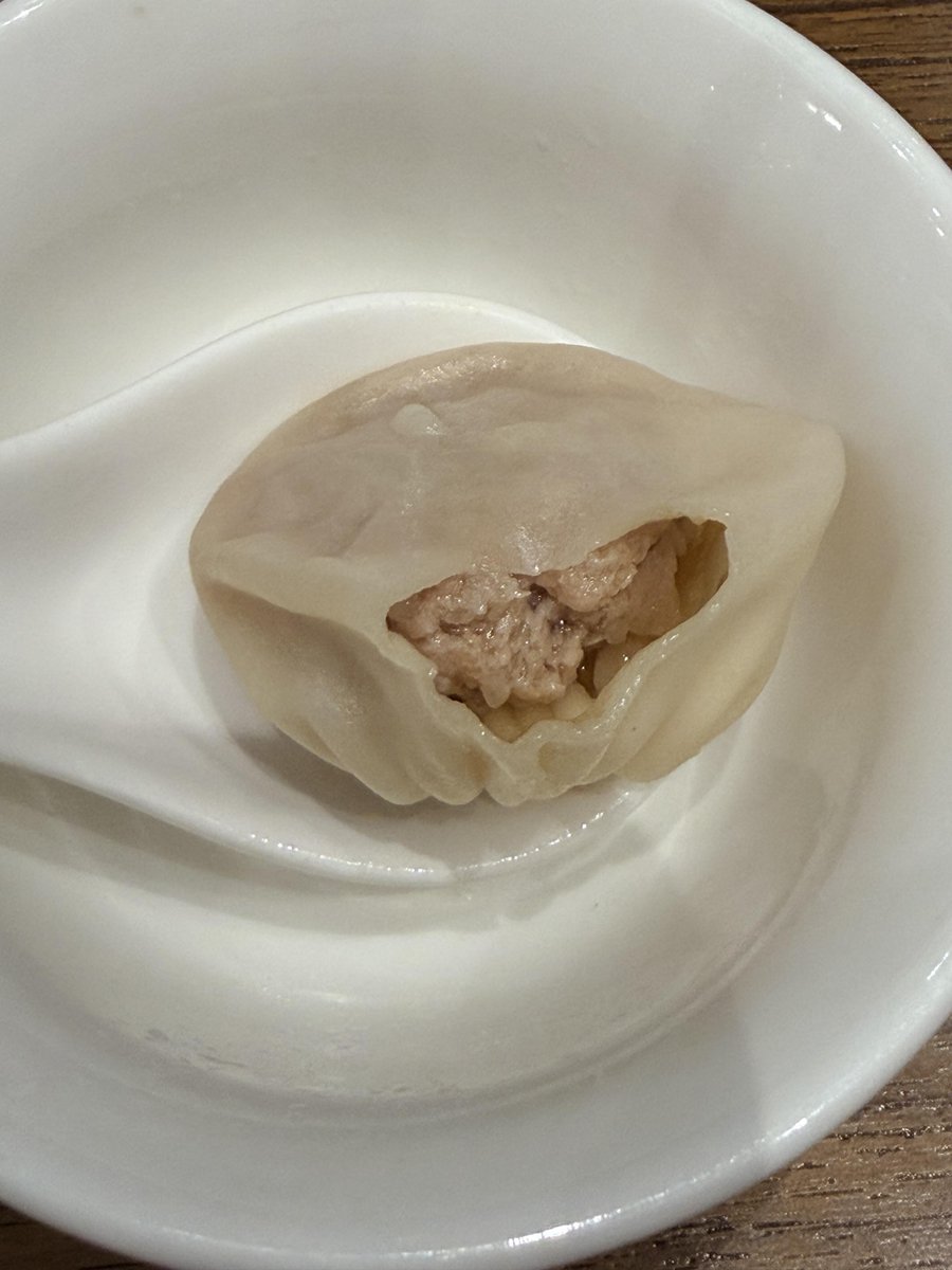 dgjnoKK's tweet photo. しばらく小籠包を食べてなかったけど、そろそろ買い物しながら散歩するのもいいタイミングだね〜 出発！ https://t.co/Pzrw5jOsqW