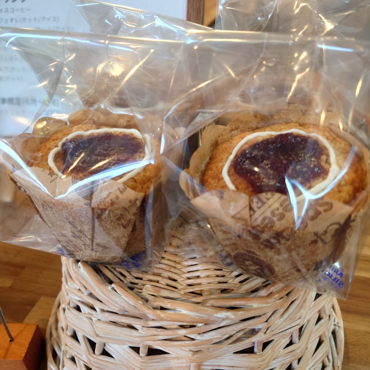 LilacRoaster's tweet photo. 営業開始致します。

本日のコーヒーはルワンダです。
本日もよろしくお願い致します。

ルーネベリタルトは本日も販売中です！

#小山市　#小山市コーヒー　#小山市カフェ　#自家焙煎　#コーヒー　#コーヒー豆　#珈琲　#珈琲豆　#焙煎所　#コーヒースタンド https://t.co/Zhpokmc6XT
