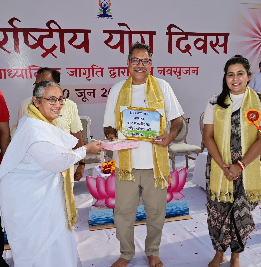 DrSatishPoonia's tweet photo. योग भारतीय संस्कृति की अमूल्य धरोहर है, जो स्वस्थ शरीर, शांत मन और सकारात्मक जीवन जीने की प्रेरणा देता है, प्रधानमंत्री श्री @narendramodi जी के नेतृत्व में योग को वैश्विक पहचान मिली है और आज पूरा विश्व भारतीय संस्कृति के इस अमूल्य उपहार को अपना रहा है।1/1 https://t.co/v3X1VEJu2E