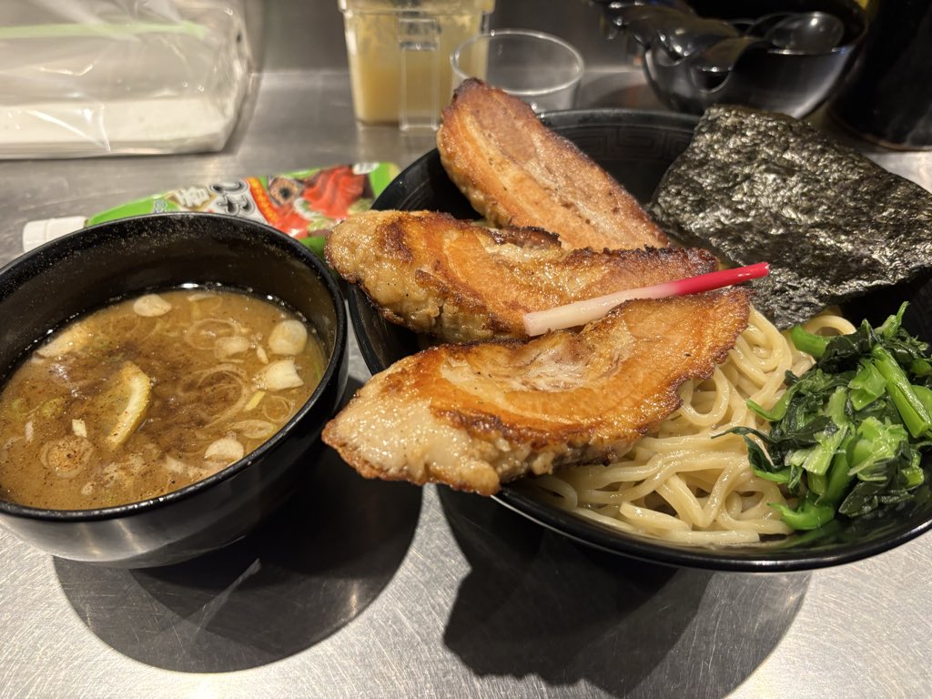 CV_TANMEN's tweet photo. 龍が如し
大盛りチャーシューつけ麺
12年間ありがとうございました
また草加に来る機会があればよろしくお願いします😭😭😭 https://t.co/7sPAKknGmJ